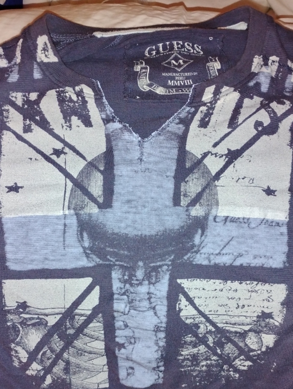 Guess Men's Short-Sleeve Graphic V-Neck Shirt in Navy and Light Gray